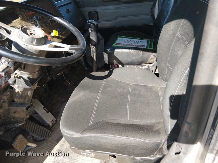 image for item EU2635 1996 Peterbilt 385 water truck