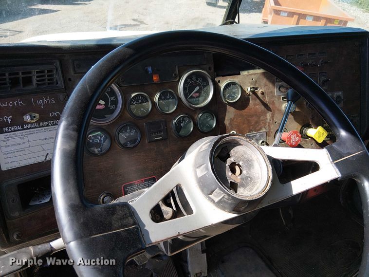 image for item EU2635 1996 Peterbilt 385 water truck