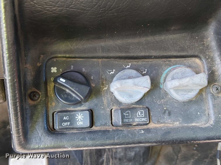 image for item EU2635 1996 Peterbilt 385 water truck