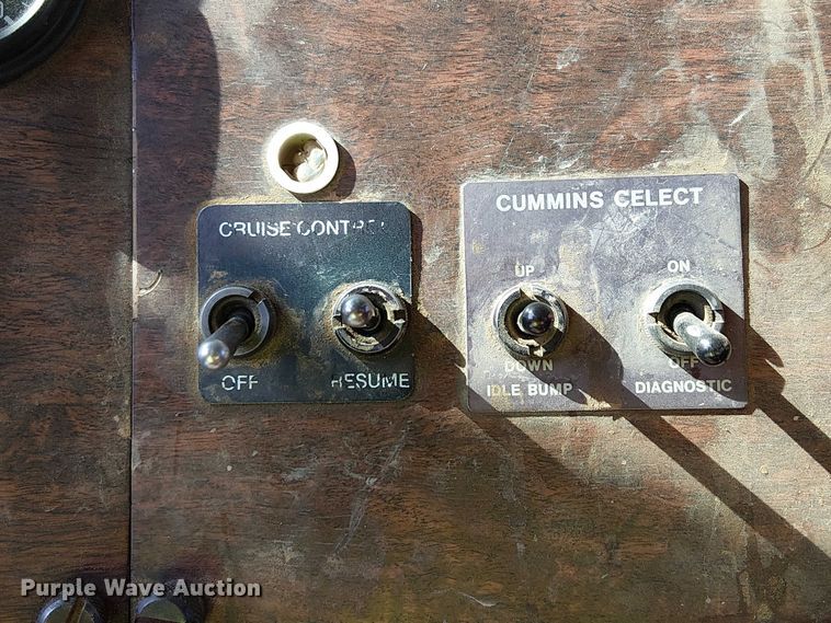 image for item EU2635 1996 Peterbilt 385 water truck