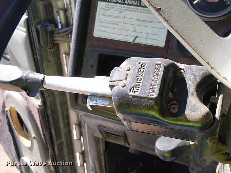 image for item EU2635 1996 Peterbilt 385 water truck