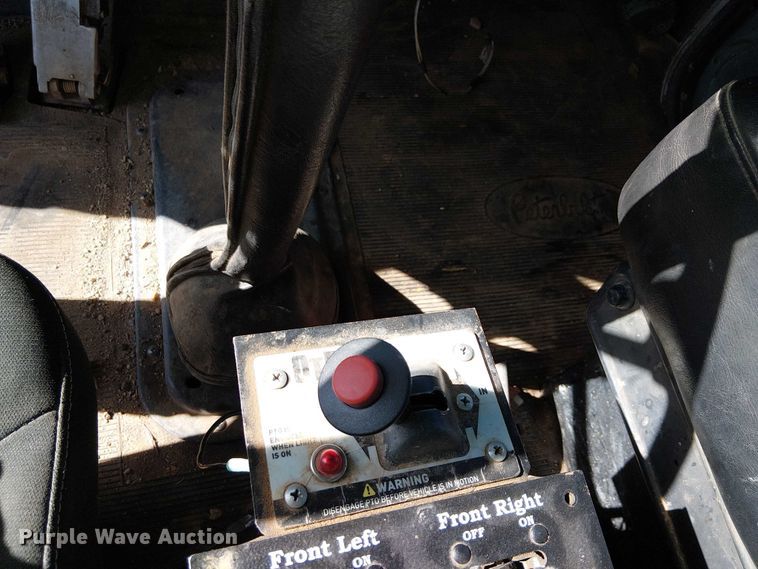 image for item EU2635 1996 Peterbilt 385 water truck