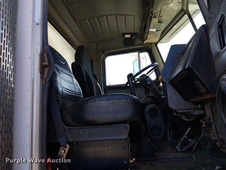 image for item EU2635 1996 Peterbilt 385 water truck