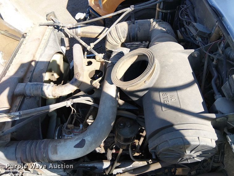 image for item EU2635 1996 Peterbilt 385 water truck