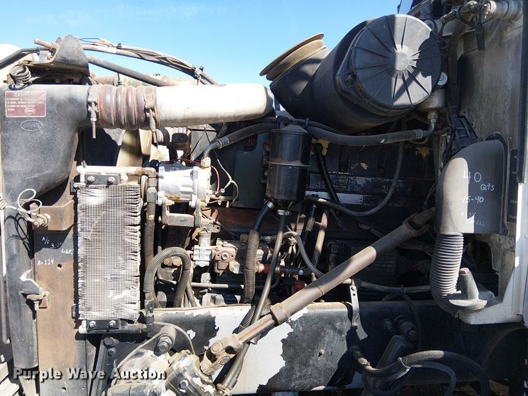 image for item EU2635 1996 Peterbilt 385 water truck