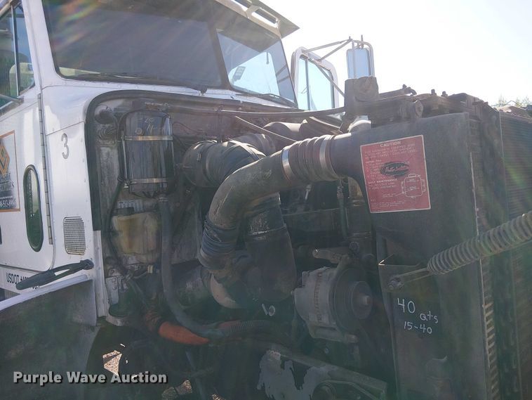 image for item EU2635 1996 Peterbilt 385 water truck