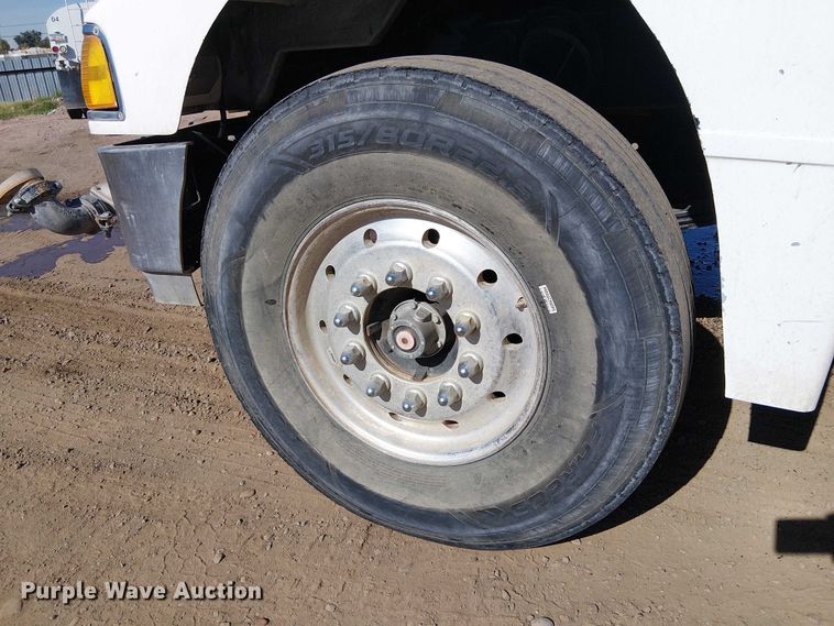 image for item EU2635 1996 Peterbilt 385 water truck