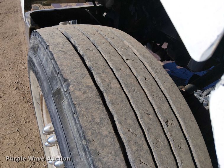 image for item EU2635 1996 Peterbilt 385 water truck