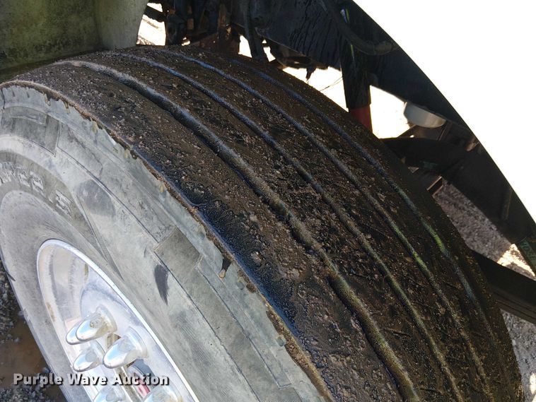 image for item EU2635 1996 Peterbilt 385 water truck