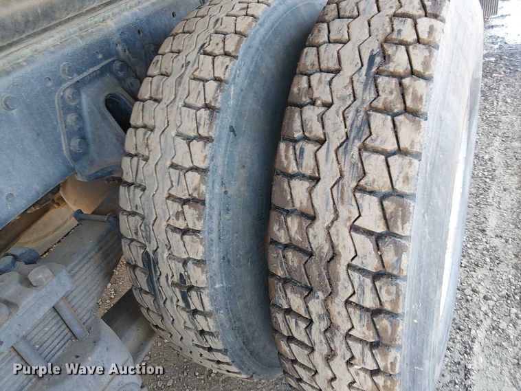 image for item EU2635 1996 Peterbilt 385 water truck