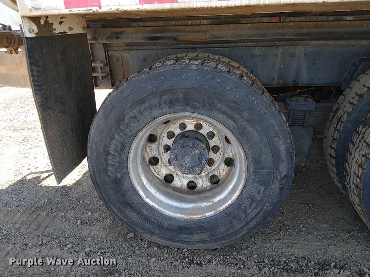 image for item EU2635 1996 Peterbilt 385 water truck