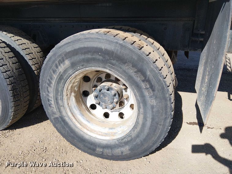 image for item EU2635 1996 Peterbilt 385 water truck