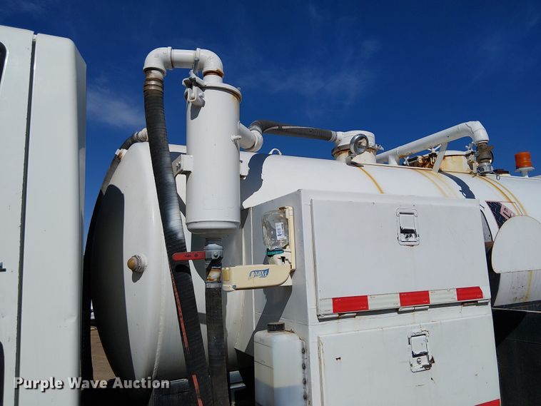 image for item EU2636 2007 International MA025 tank truck