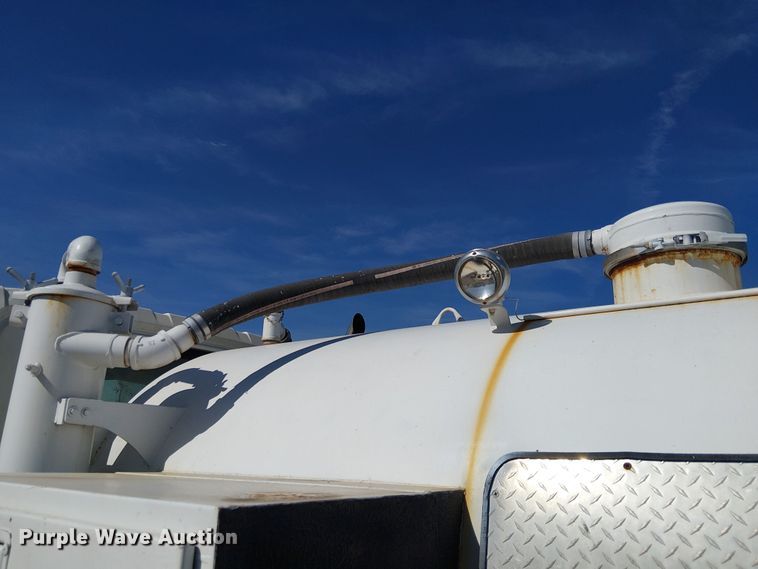 image for item EU2636 2007 International MA025 tank truck