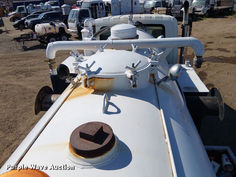 image for item EU2636 2007 International MA025 tank truck