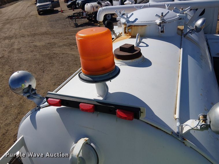 image for item EU2636 2007 International MA025 tank truck