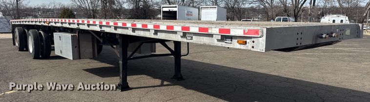 image for item EU4110 2000 Wilson CF-900 flatbed trailer