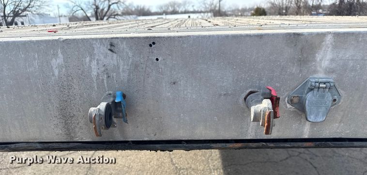 image for item EU4110 2000 Wilson CF-900 flatbed trailer