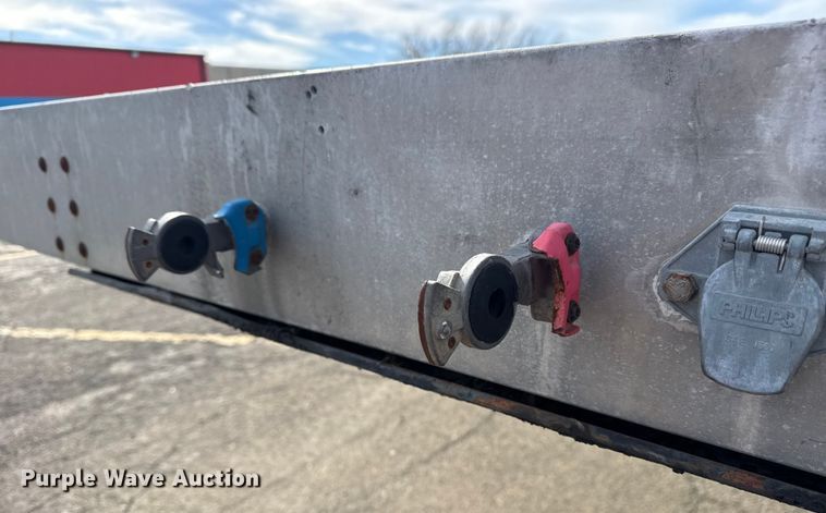 image for item EU4110 2000 Wilson CF-900 flatbed trailer