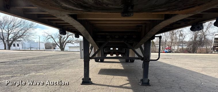 image for item EU4110 2000 Wilson CF-900 flatbed trailer