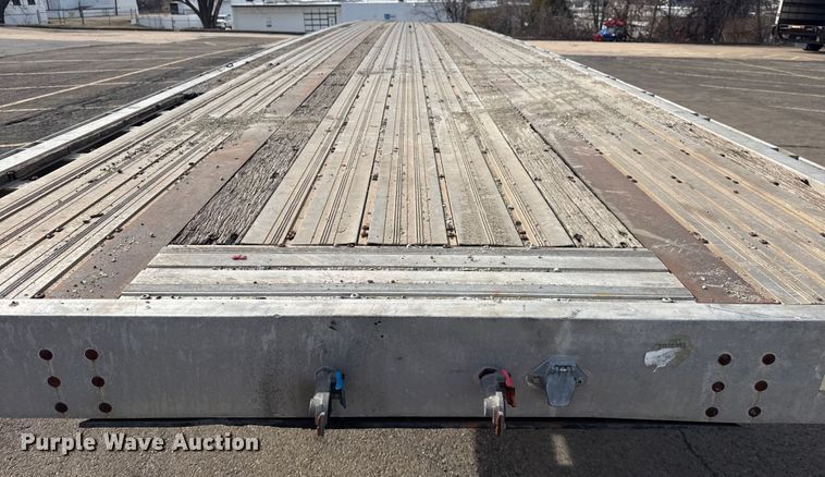 image for item EU4110 2000 Wilson CF-900 flatbed trailer