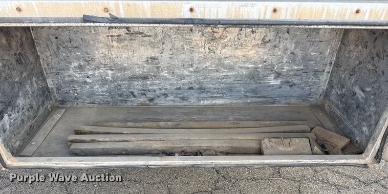 image for item EU4110 2000 Wilson CF-900 flatbed trailer