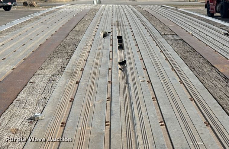 image for item EU4110 2000 Wilson CF-900 flatbed trailer