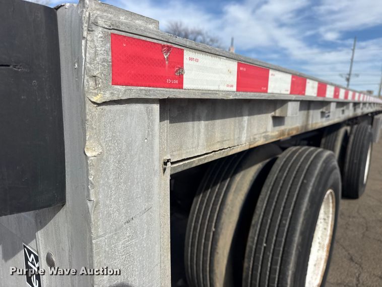 image for item EU4110 2000 Wilson CF-900 flatbed trailer