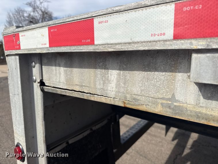 image for item EU4110 2000 Wilson CF-900 flatbed trailer
