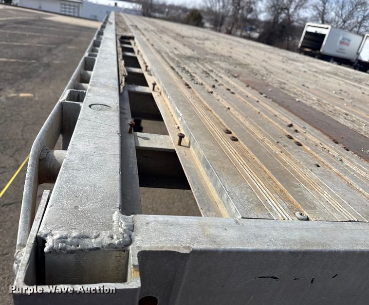 image for item EU4110 2000 Wilson CF-900 flatbed trailer