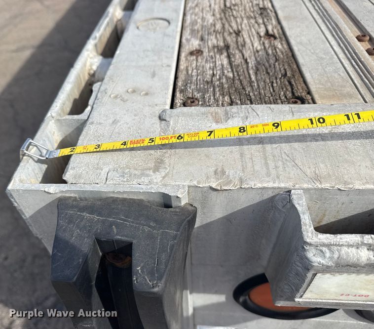 image for item EU4110 2000 Wilson CF-900 flatbed trailer