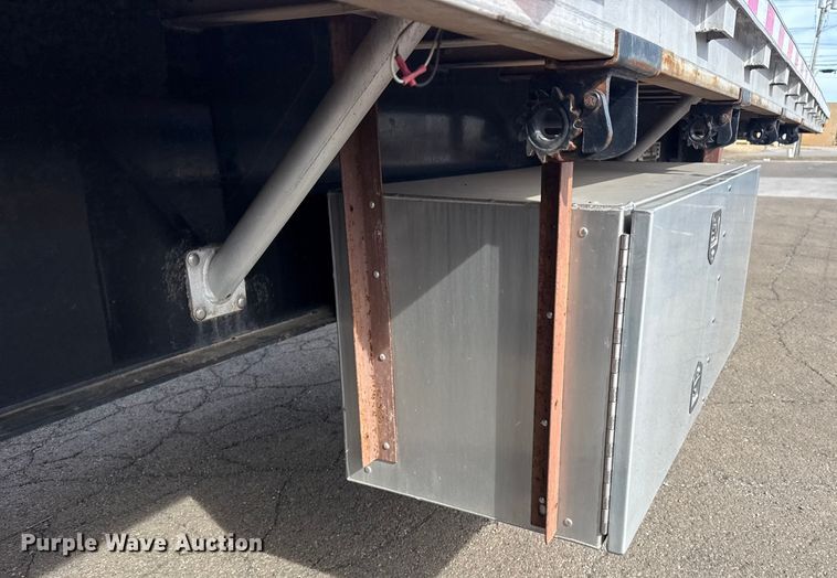 image for item EU4110 2000 Wilson CF-900 flatbed trailer