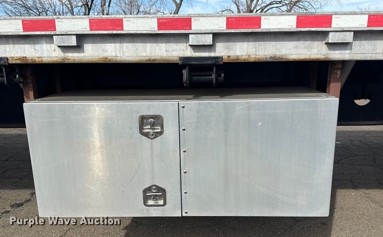 image for item EU4110 2000 Wilson CF-900 flatbed trailer