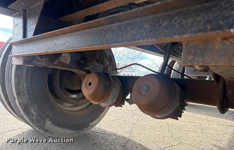 image for item EU4110 2000 Wilson CF-900 flatbed trailer