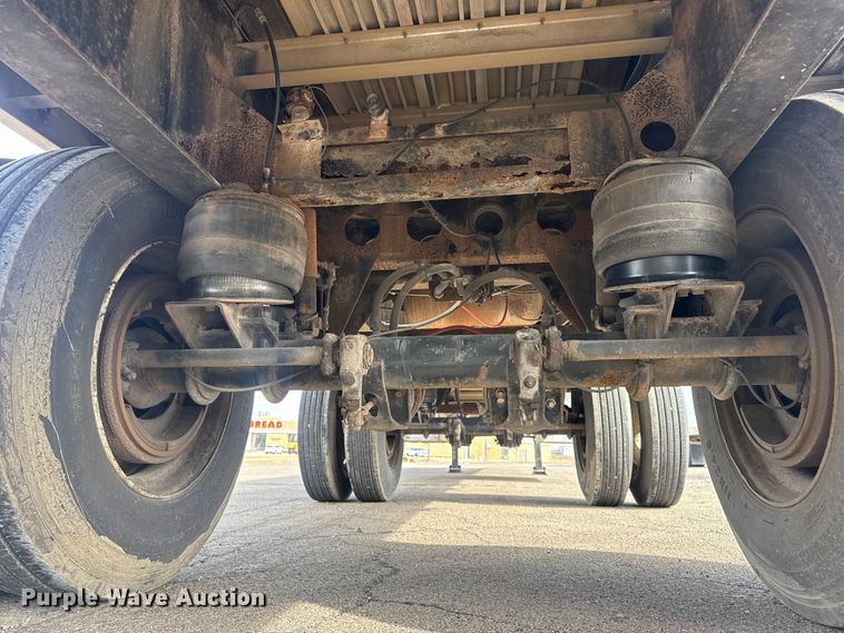 image for item EU4110 2000 Wilson CF-900 flatbed trailer