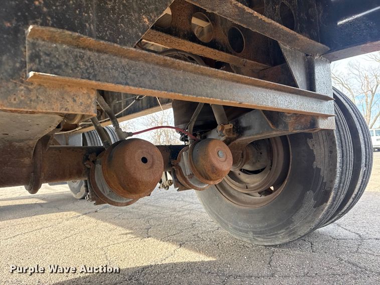 image for item EU4110 2000 Wilson CF-900 flatbed trailer