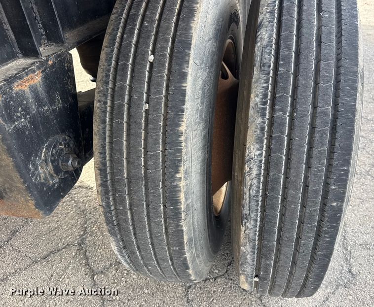 image for item EU4110 2000 Wilson CF-900 flatbed trailer