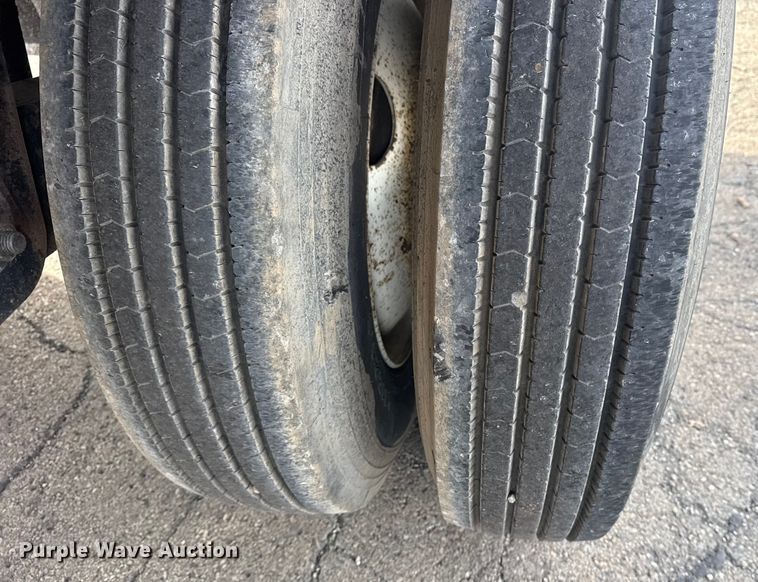 image for item EU4110 2000 Wilson CF-900 flatbed trailer