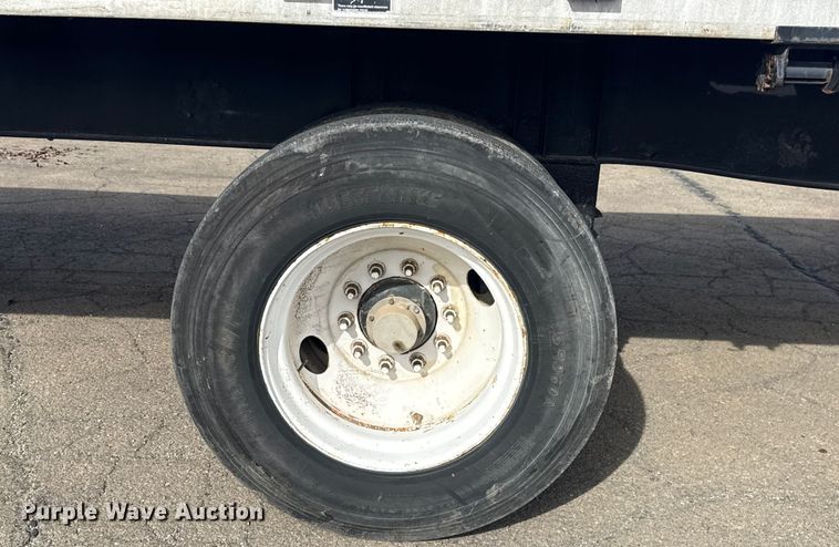 image for item EU4110 2000 Wilson CF-900 flatbed trailer