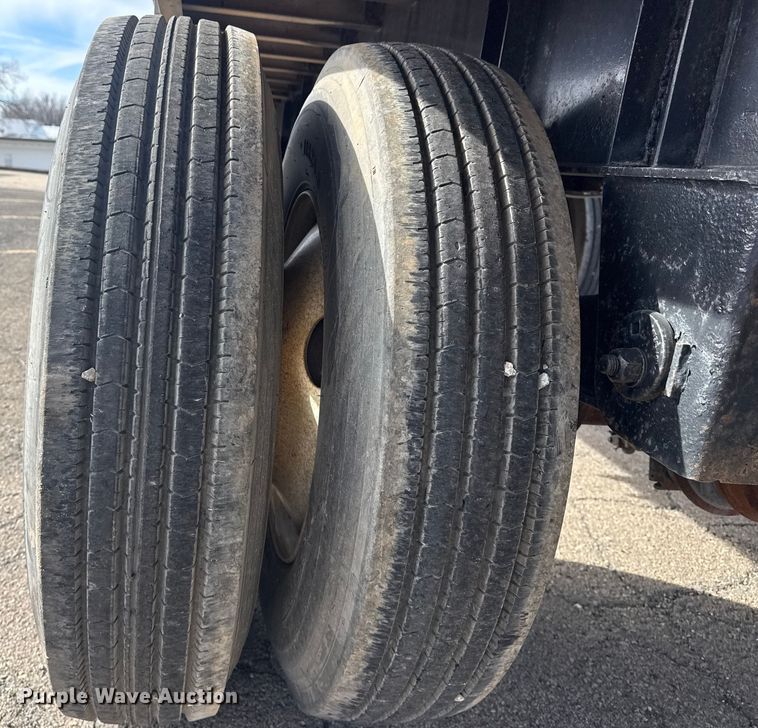 image for item EU4110 2000 Wilson CF-900 flatbed trailer