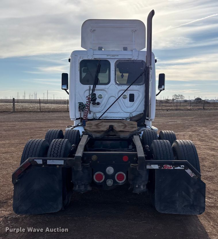 image for item EU4871 2011 Freightliner Cascadia semi truck