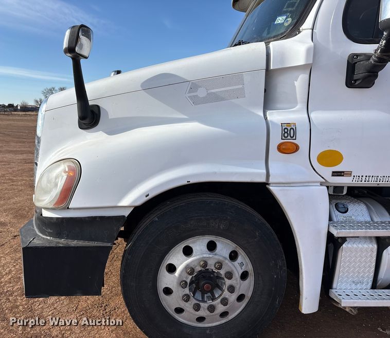 image for item EU4871 2011 Freightliner Cascadia semi truck