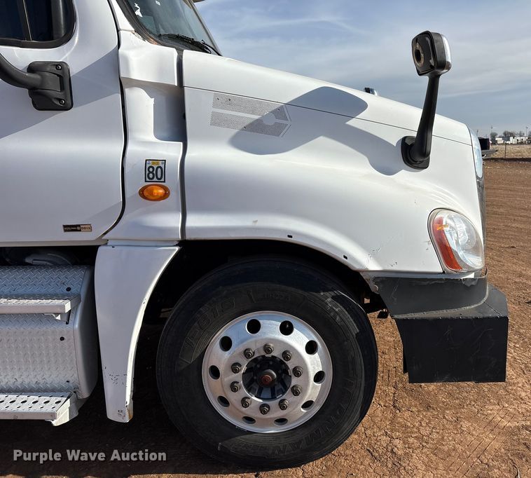 image for item EU4871 2011 Freightliner Cascadia semi truck