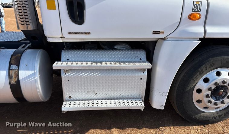 image for item EU4871 2011 Freightliner Cascadia semi truck