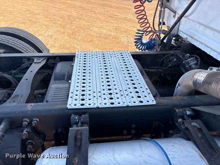 image for item EU4871 2011 Freightliner Cascadia semi truck