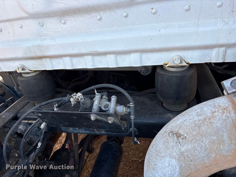 image for item EU4871 2011 Freightliner Cascadia semi truck