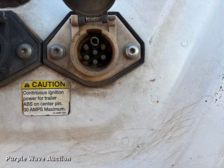 image for item EU4871 2011 Freightliner Cascadia semi truck