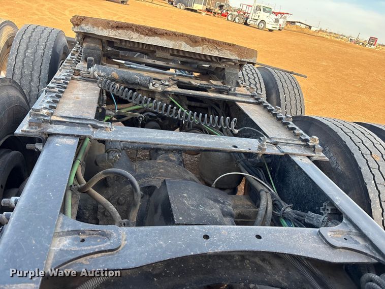 image for item EU4871 2011 Freightliner Cascadia semi truck