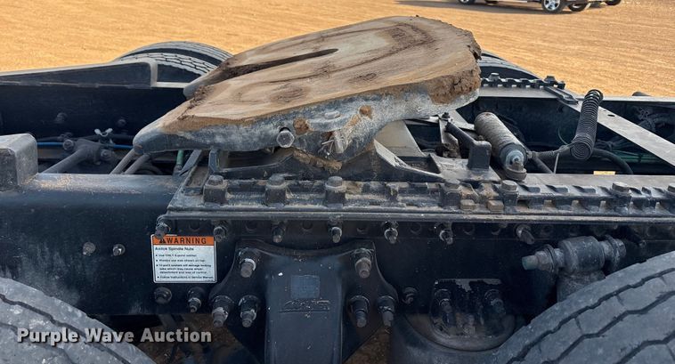 image for item EU4871 2011 Freightliner Cascadia semi truck