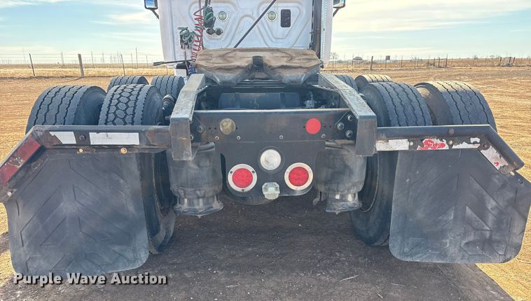 image for item EU4871 2011 Freightliner Cascadia semi truck